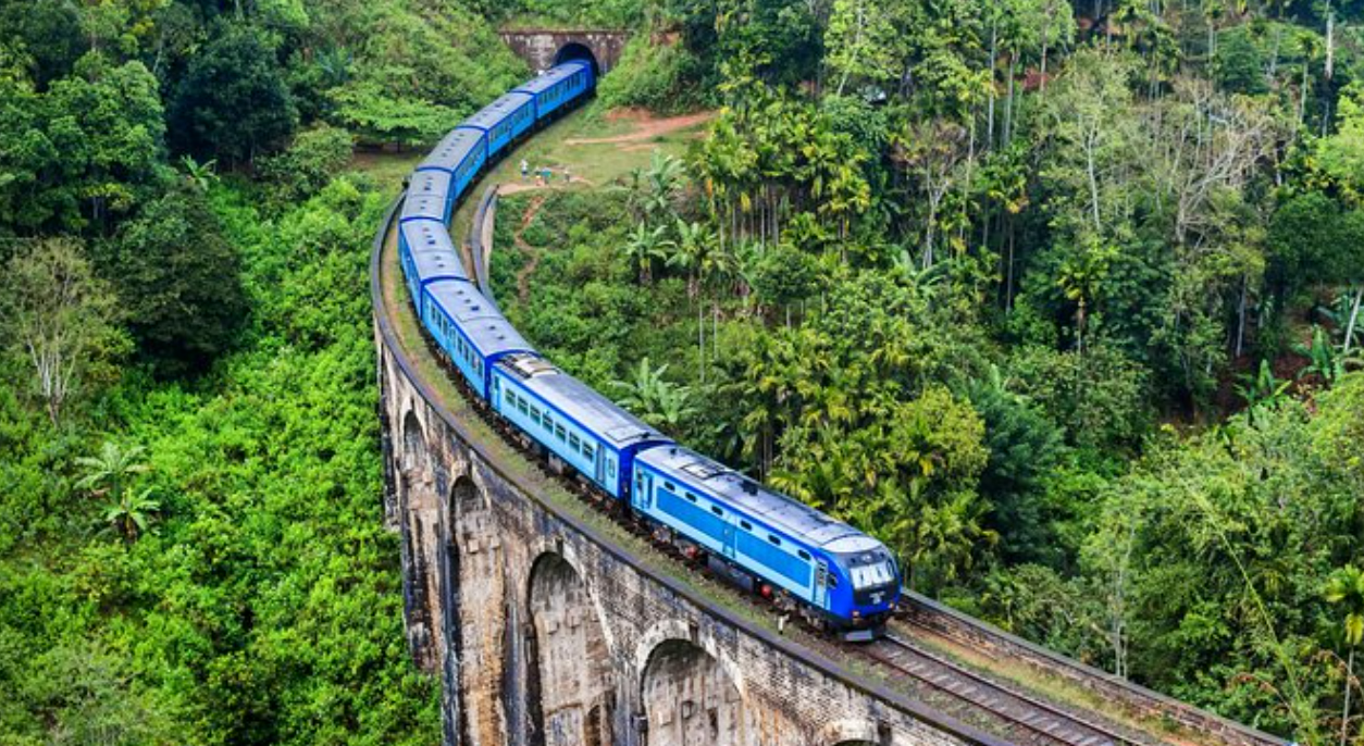 train of Kandy to Nuwara Eliya
